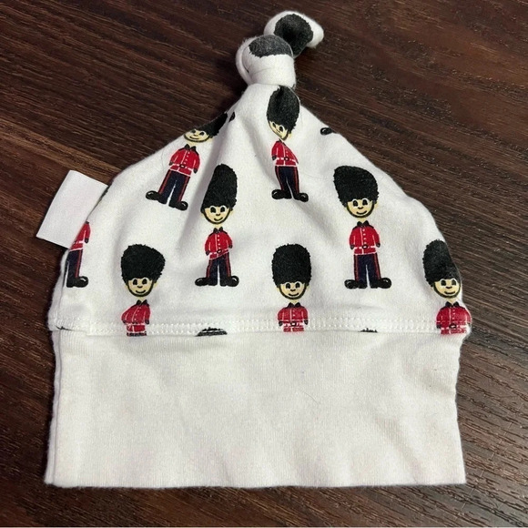 Great British Collection King’s Royal guards infant baby hat - Picture 5 of 5